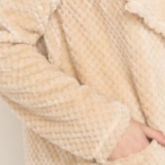 Oversized and Slouchy Sweater Cardigan - Picture 2 of 8